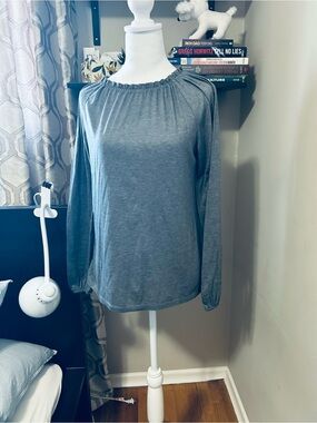 Soft Women's Gray Long-Sleeve Gathered Neck Top with tie